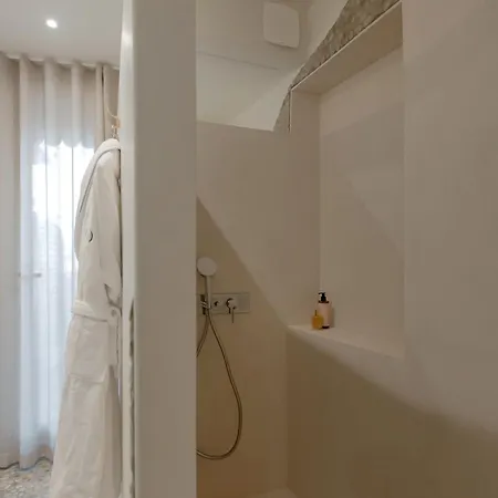ホテル Mihotel Le Gourguillon リヨン