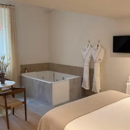 Le Gourguillon Hotel 2*