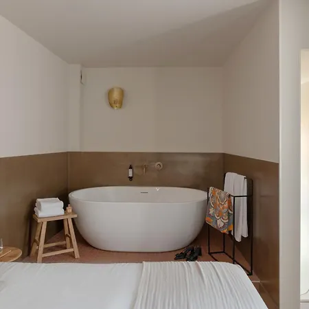 Hotel Mihotel Le Gourguillon 2*