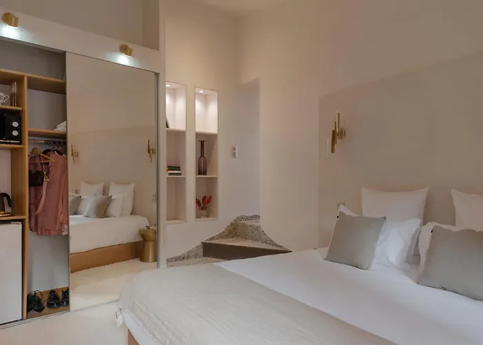 Mihotel Le Gourguillon מלון 3*