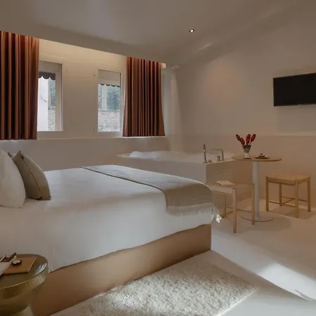 Mihotel Le Gourguillon 3*