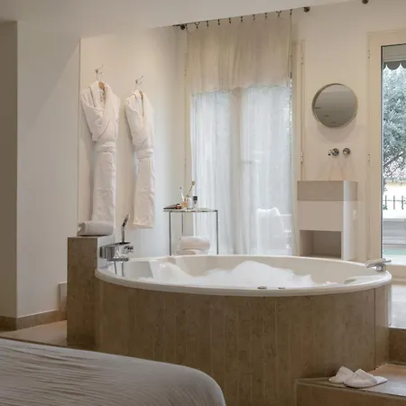 Mihotel Le Gourguillon Hotel