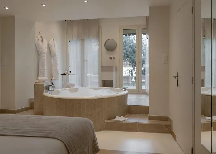 Mihotel Le Gourguillon מלון ליון