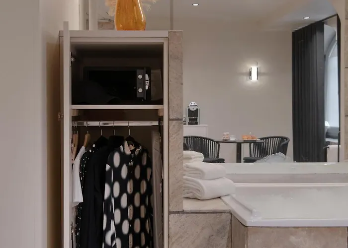 Mihotel Le Gourguillon מלון 3*