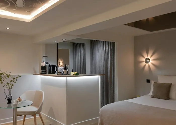 מלון Mihotel Le Gourguillon 3*