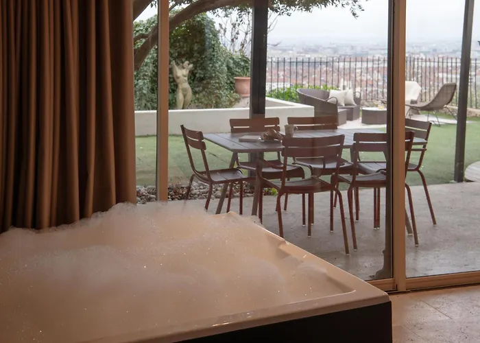 Mihotel Le Gourguillon 3*