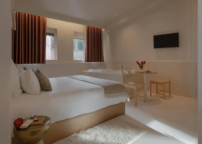Mihotel Le Gourguillon 3*