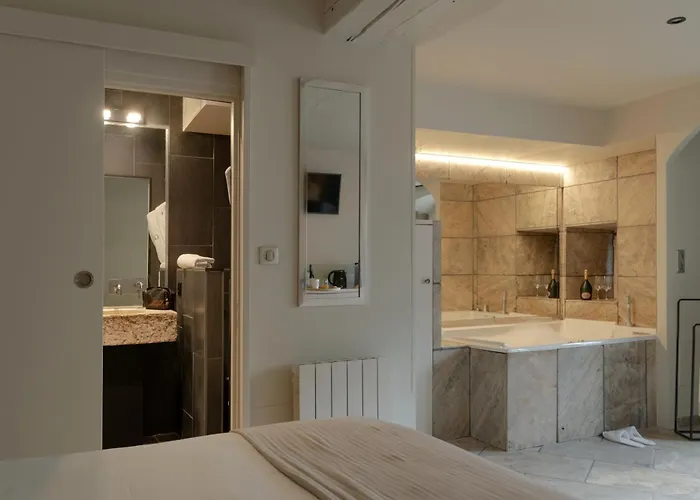 Hotel Mihotel Le Gourguillon 3*