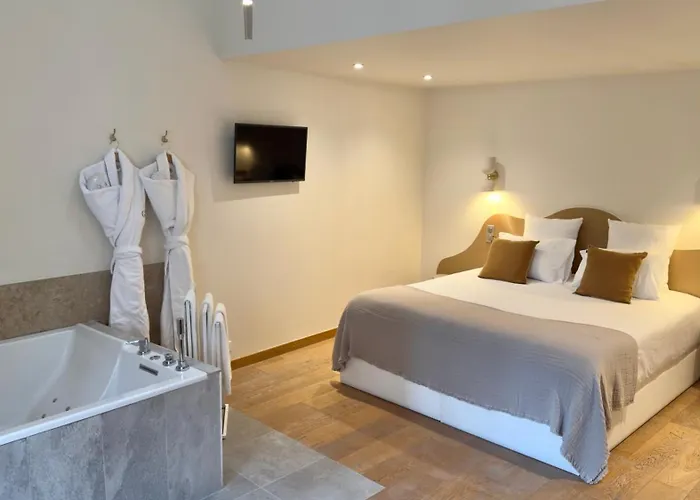 Hotel Mihotel Le Gourguillon 3*